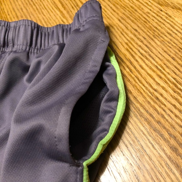 Nike Boy’s Dri-Fit Basketball Shorts, Gray and Green - Size Youth Medium - Picture 3 of 9